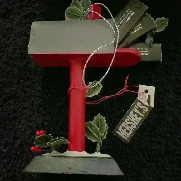 Vintage 1993 Hershey Mailbox Christmas Ornament with Chocolate Bars Wooden used - Picture 4 of 6